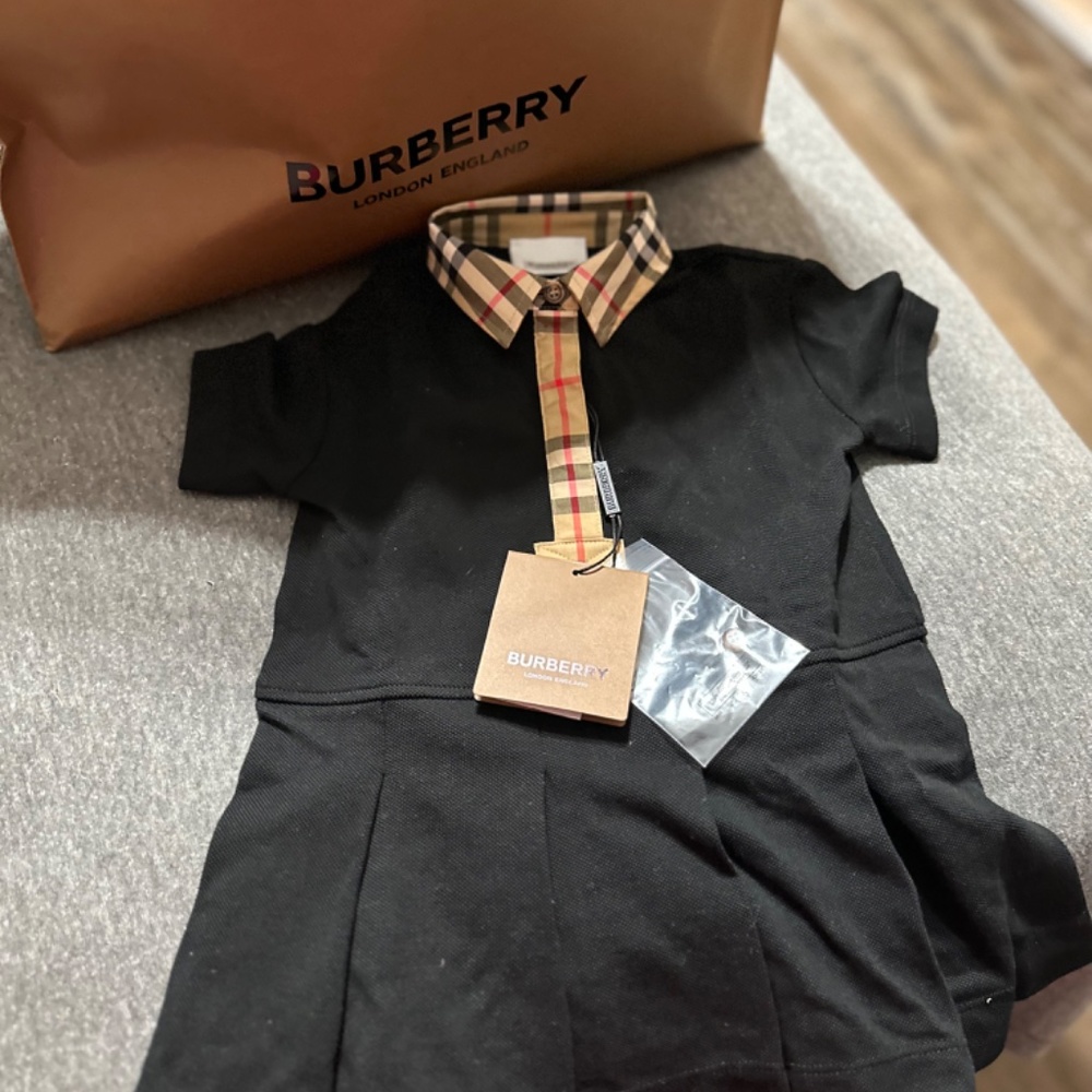 Burberry - Picture 3 of 6